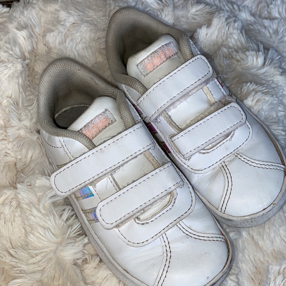 👟 children’s Adidas sneaker👟